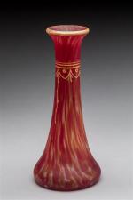 LEGRAS - Vase soliflore en verre marbré rouge et dorures....