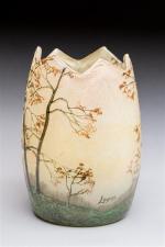 LEGRAS - Vase en forme d'oeuf en verre gravé et...