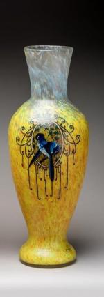 LEGRAS. Vase de forme balustre en verre marbré jaune orangé...
