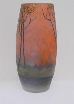 Legras. Vase de forme cylindrique en verre gravé à l'acide...