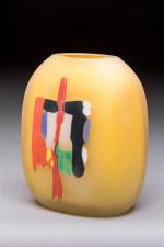 Jean-Luc GARCIN (né en 1954). Vase de forme carrée en...