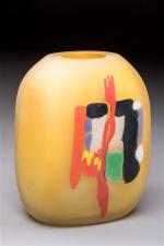Jean-Luc GARCIN (né en 1954). Vase de forme carrée en...