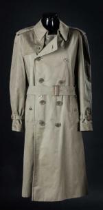 BURBERRY'S. Trench coat en gabardine kaki, petit col manches longues...